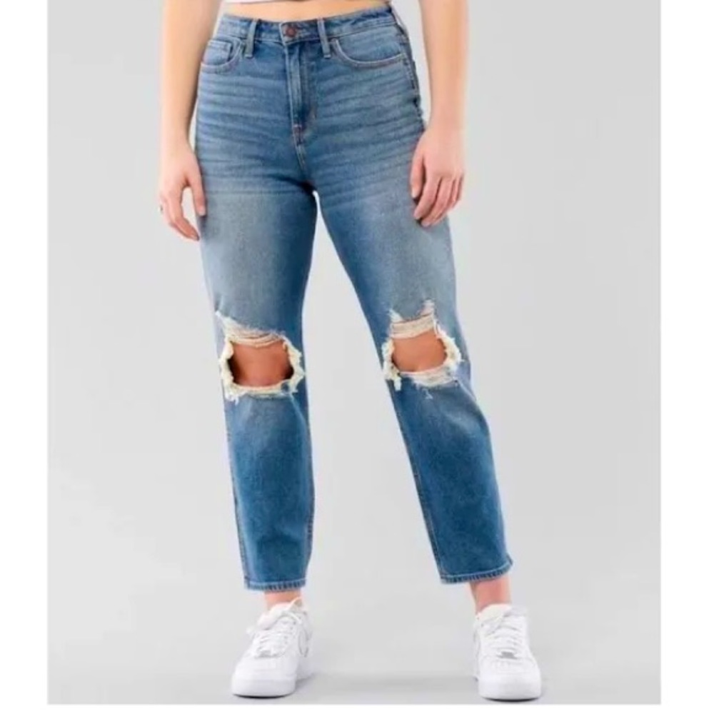 Pre loved Hollister ultra high rise mom jeans size W-28.
